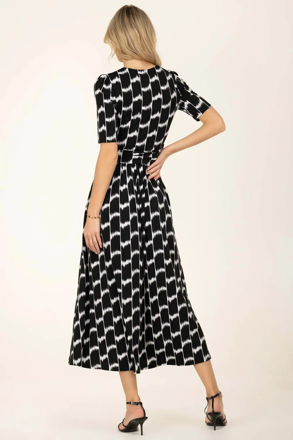 AKAYLA JERSEY MAXI DRESS (BLACK GEO)