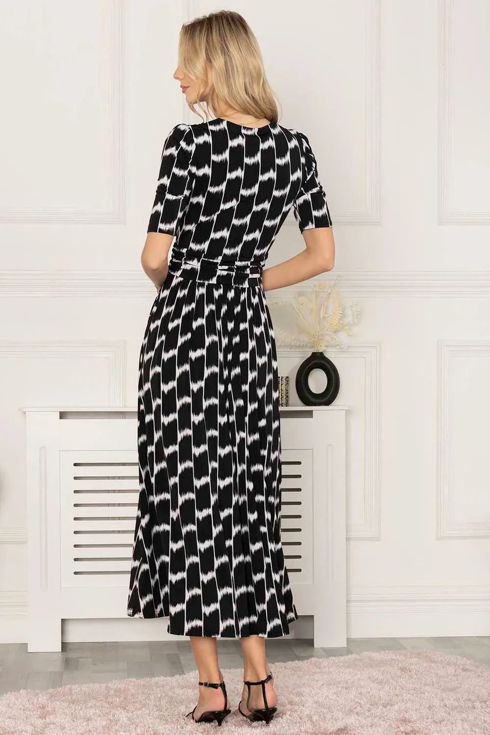 AKAYLA JERSEY MAXI DRESS (BLACK GEO)